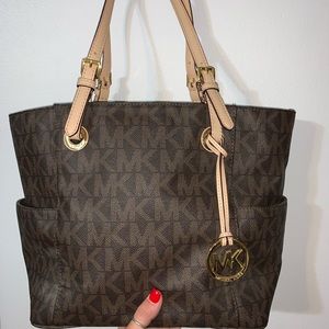 Micheal Kors Signature Jet Set Tote